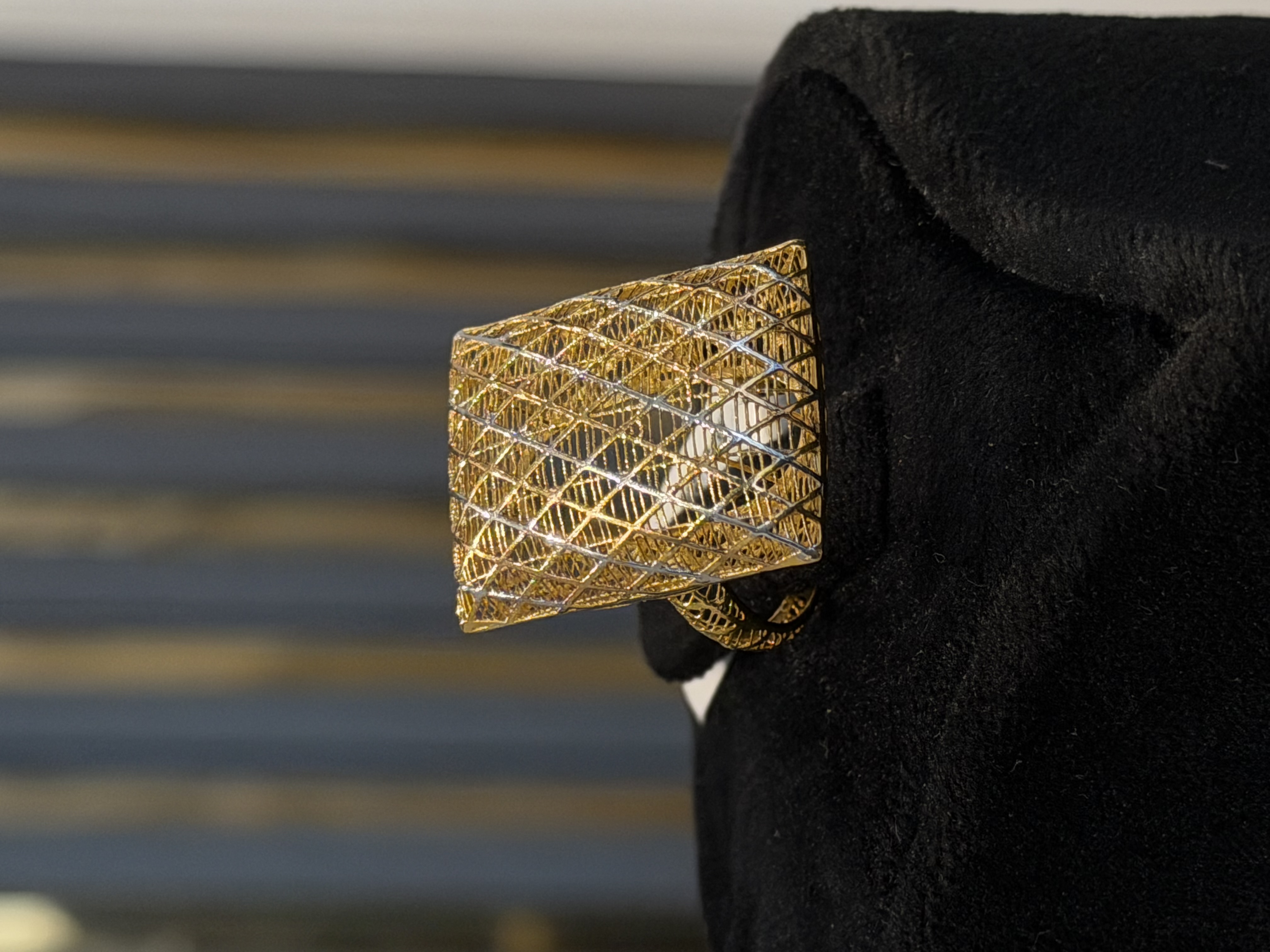 Emerald Bloom Ring - Gold Jewellery Kashmir