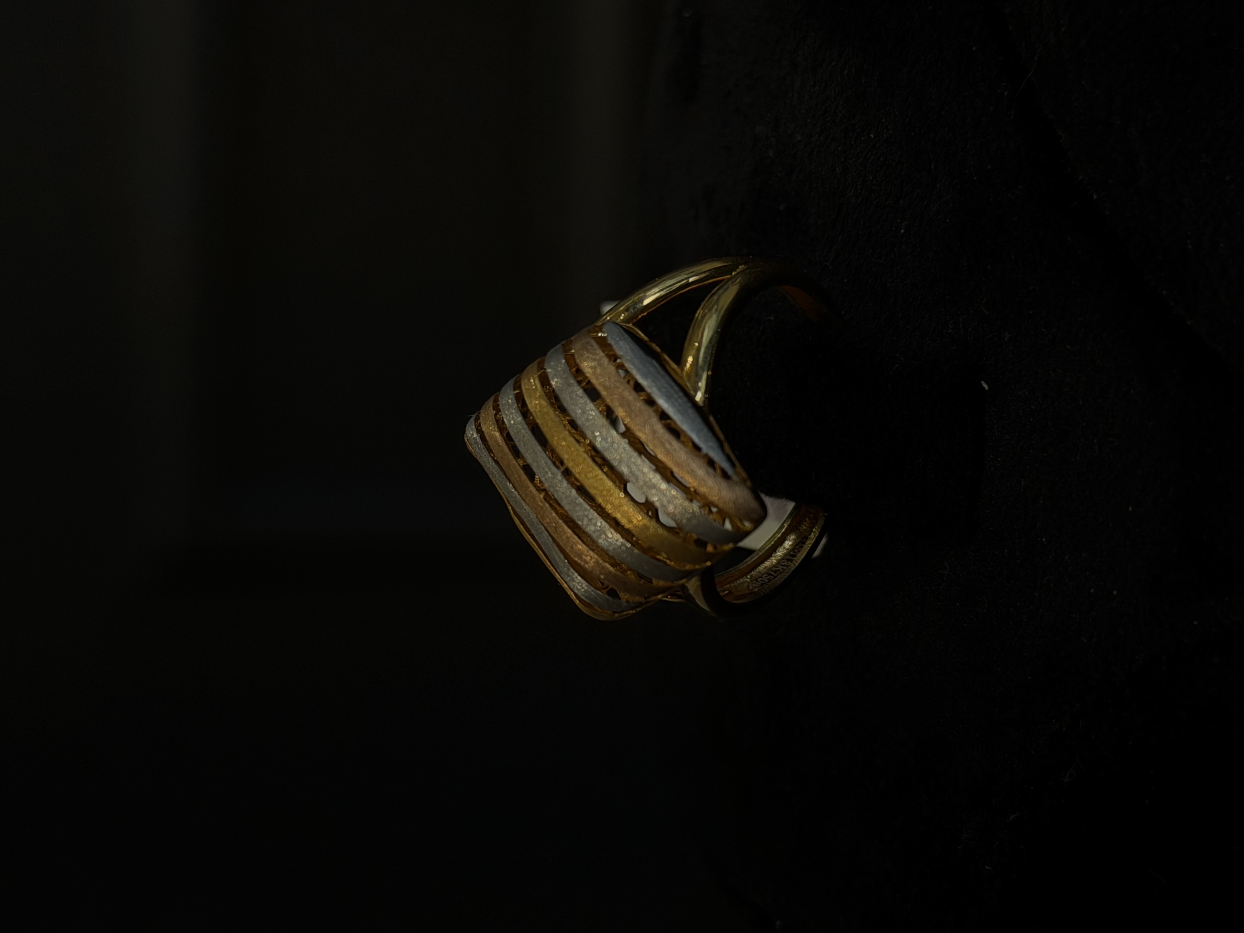 Majestic Bloom Emerald Ring - Gold Jewellery Kashmir