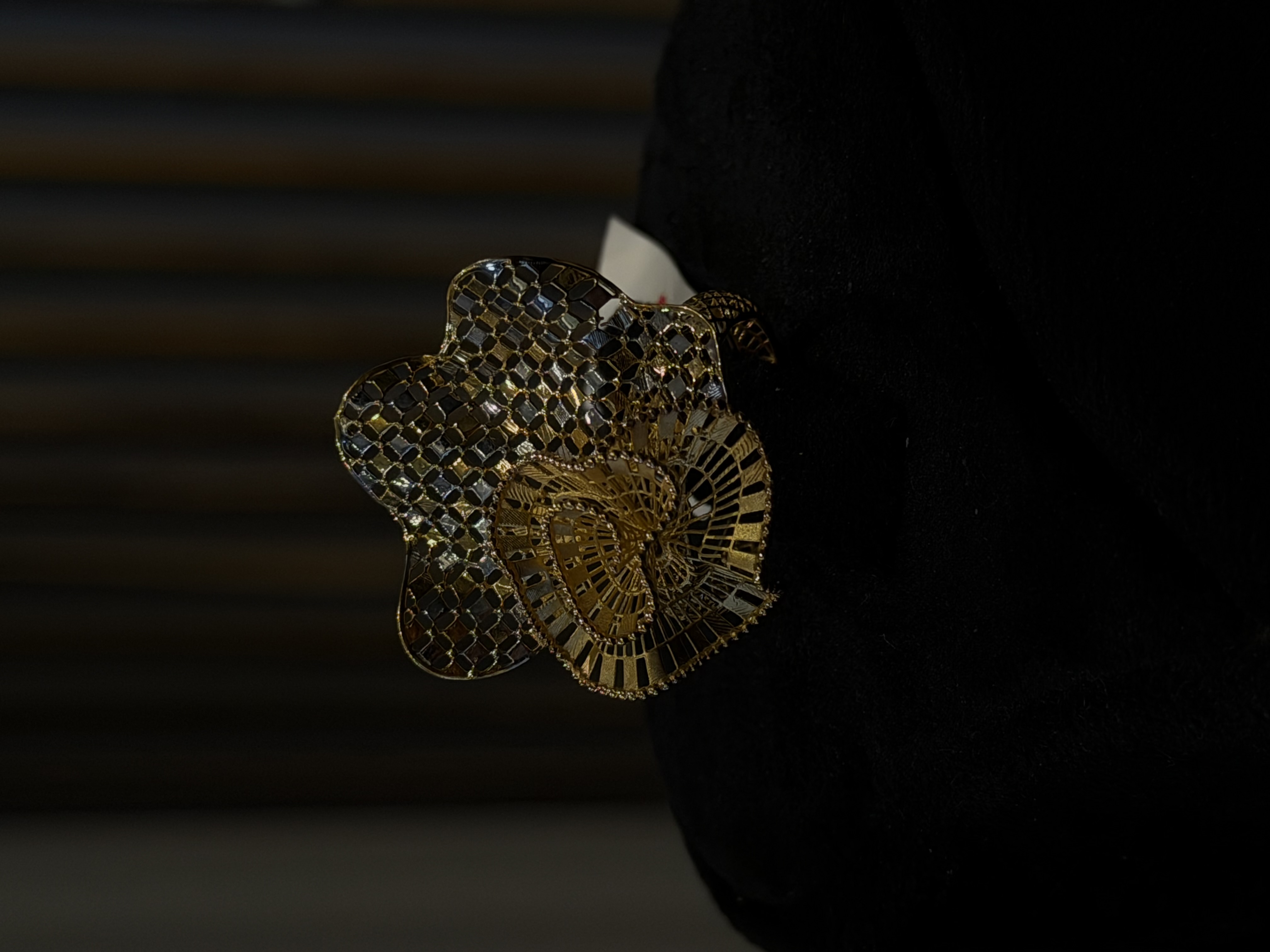 Emerald Flower Ring - Gold Jewellery Kashmir