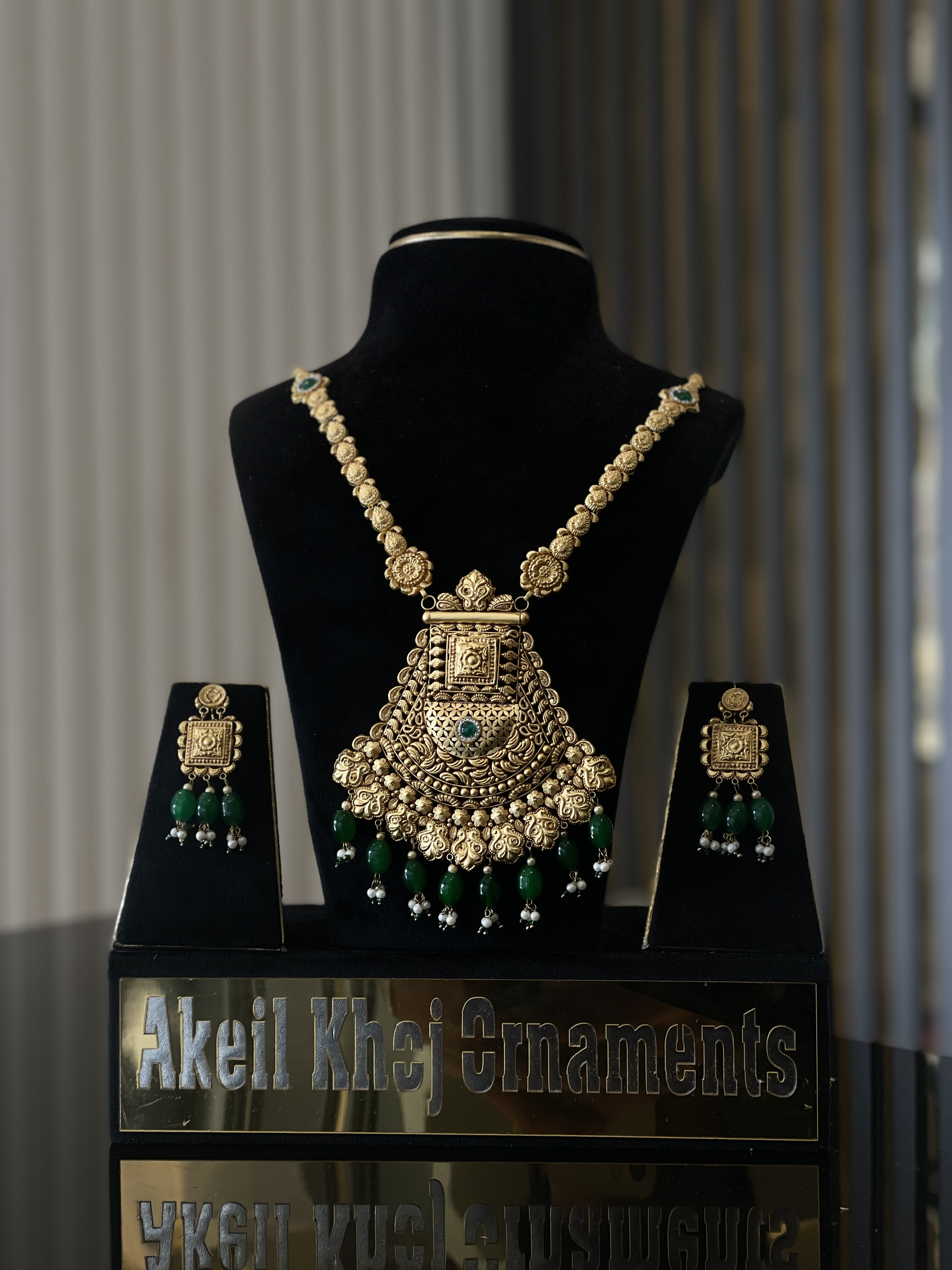 Antique Finish Rani Set with Green Drops – 18K Gold - Gold Jewellery Kashmir