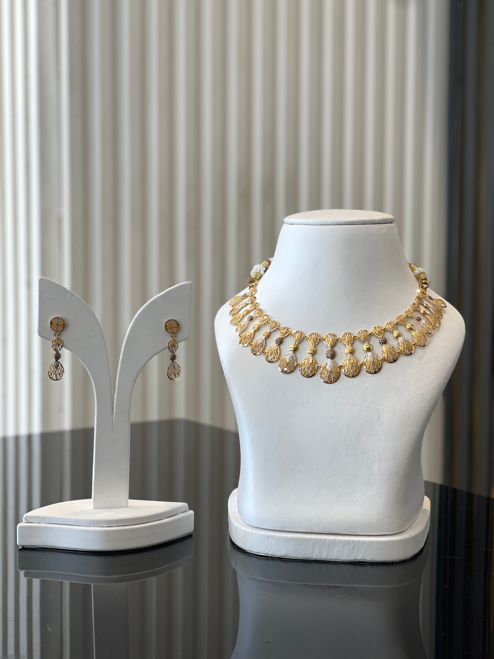 Trending Emerald Gold Necklace